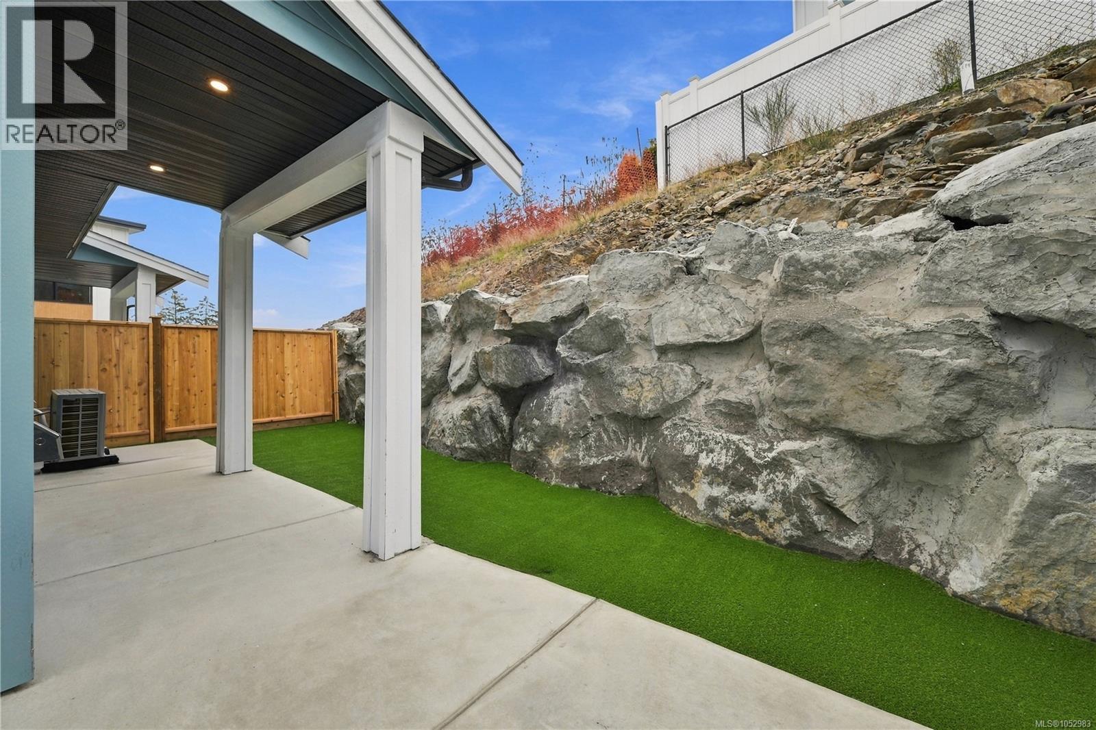  817 BLACKBIRD Place, Langford