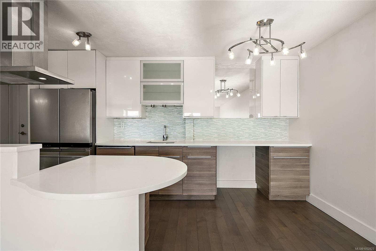 802 105 Gorge Road East, Victoria