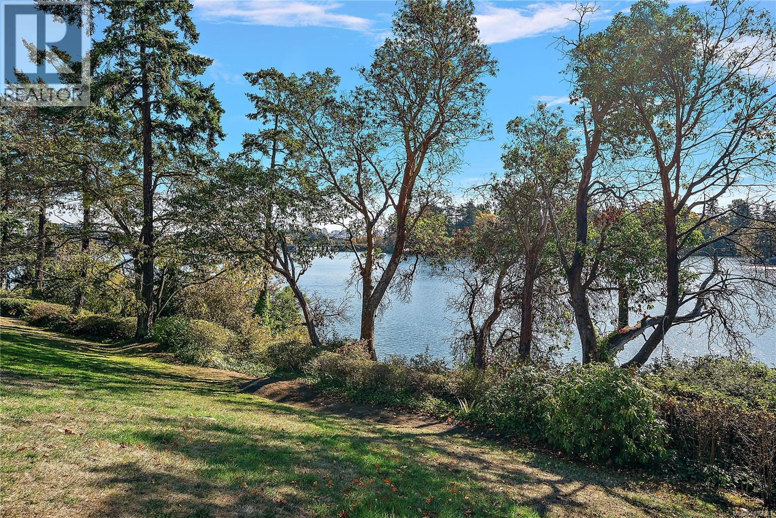 802 105 Gorge Road East, Victoria
