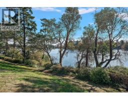 802 105 Gorge Rd E, Victoria, BC V9A6Z3 Photo 27
