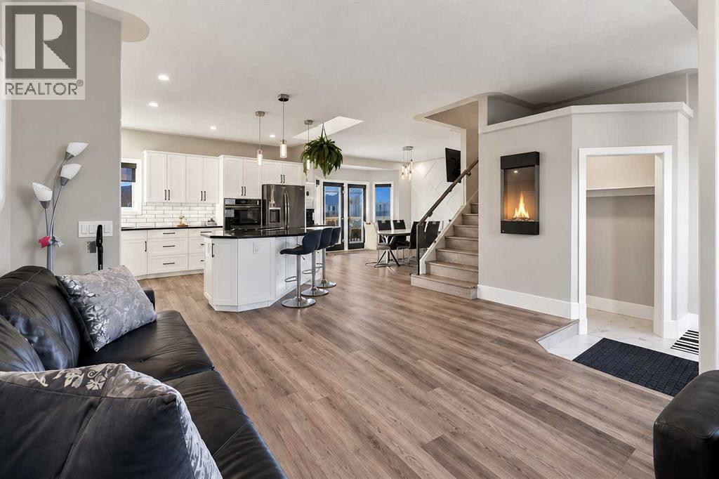 Listing photo – 72 Darling Crescent, Red Deer