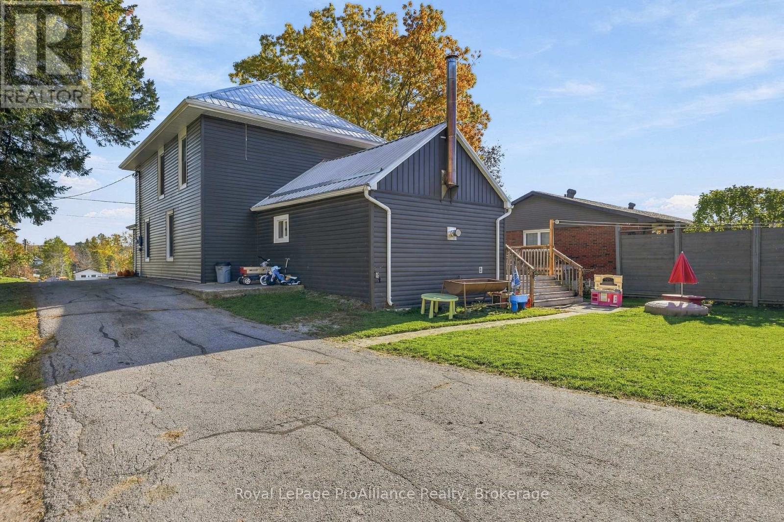 36 EMMA STREET - 29