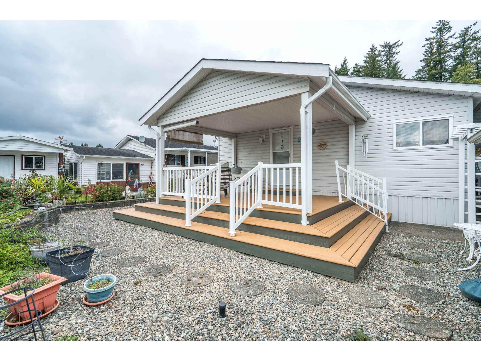 Photo of 239 27111 0 AVENUE 25