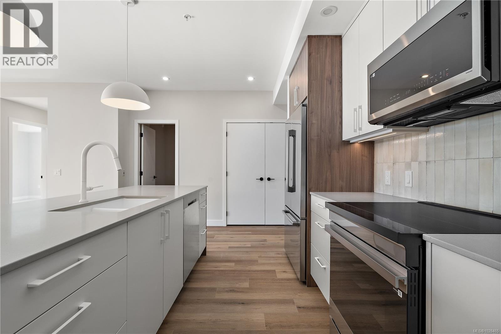 409 2881 Leigh Rd, Langford - Image 1