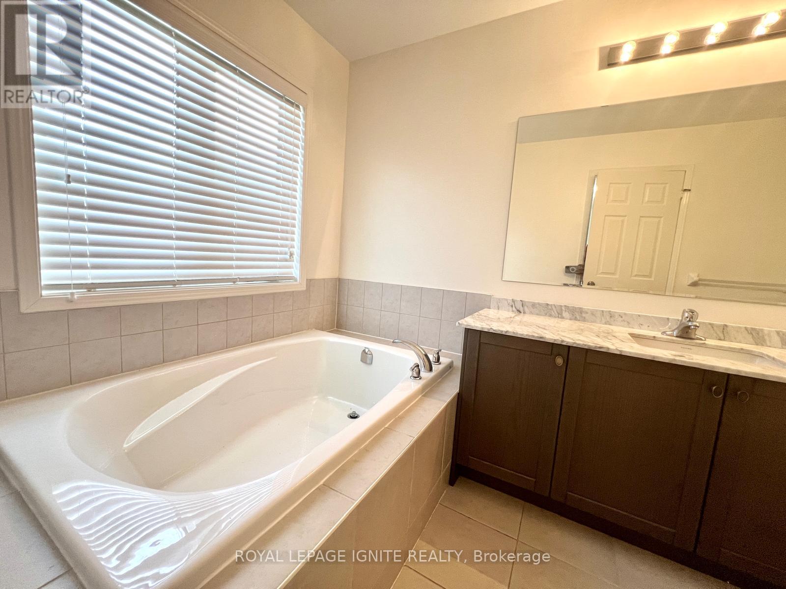 33 Ainsbury Avenue, Ajax, ON photo 32