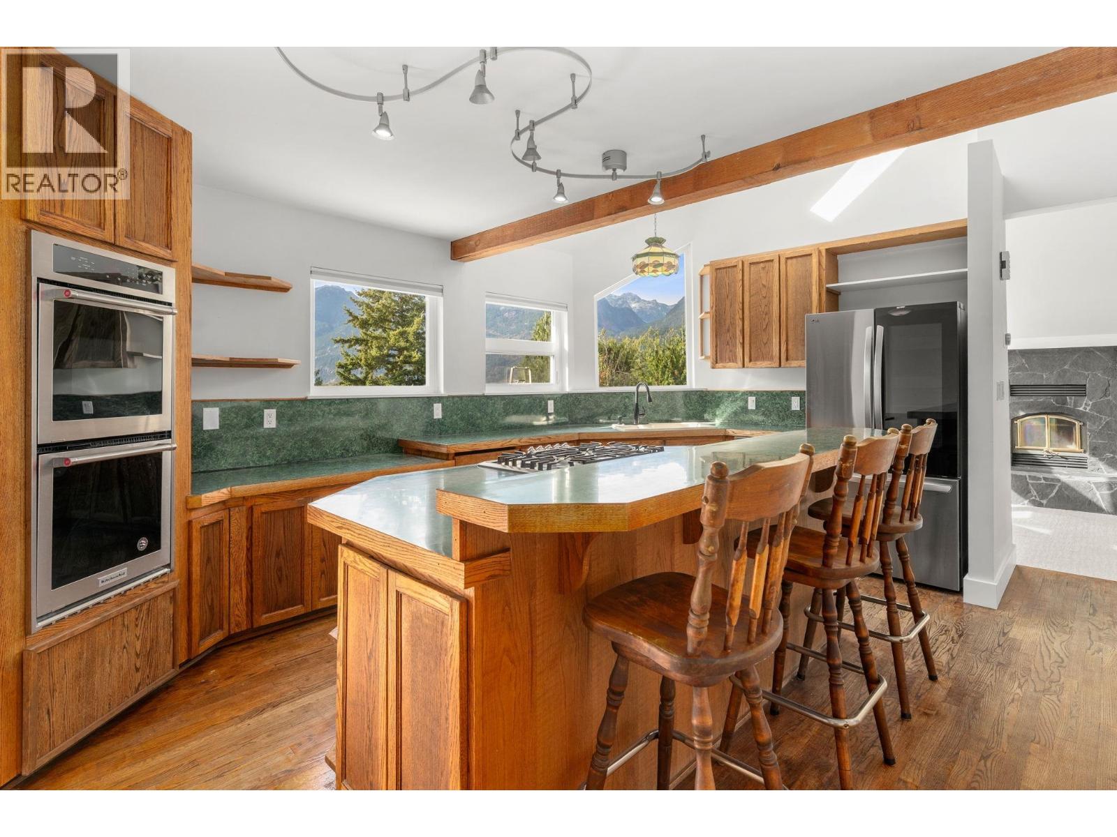 40222 SKYLINE DRIVE, Squamish - Image 1