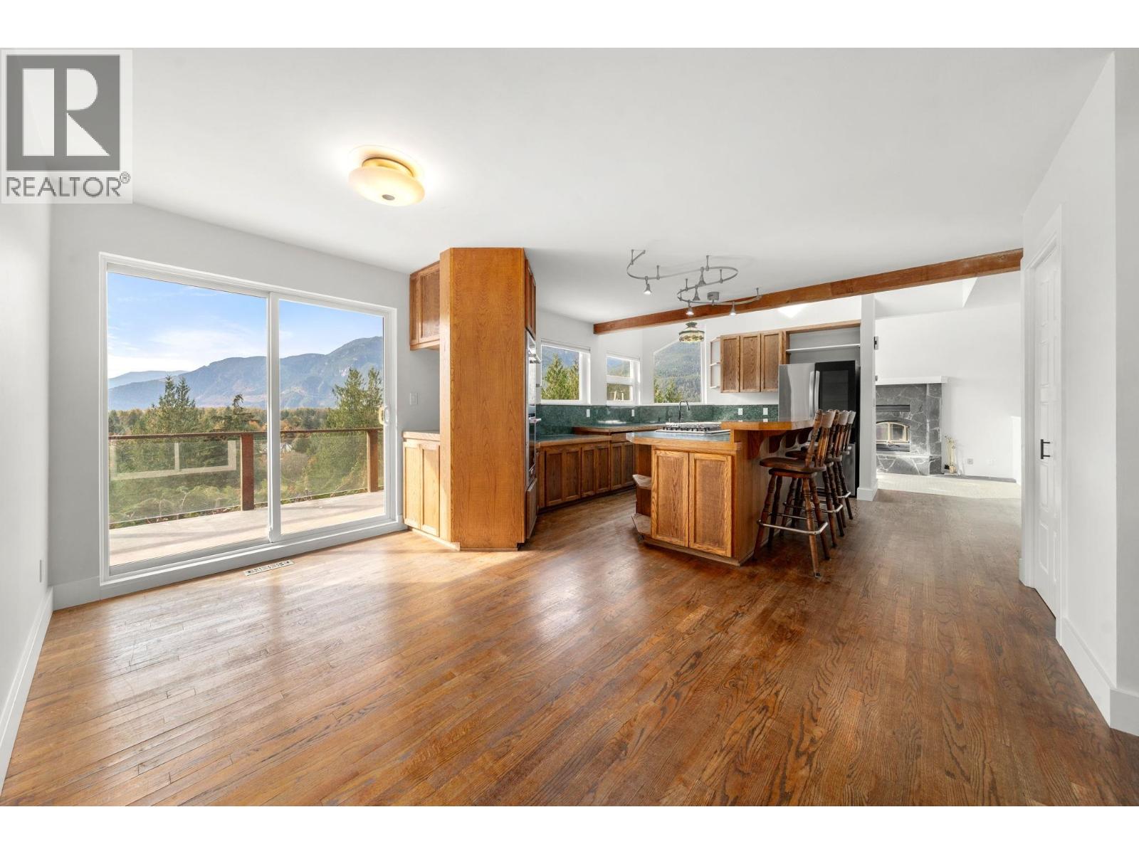 40222 SKYLINE DRIVE, Squamish - Image 1