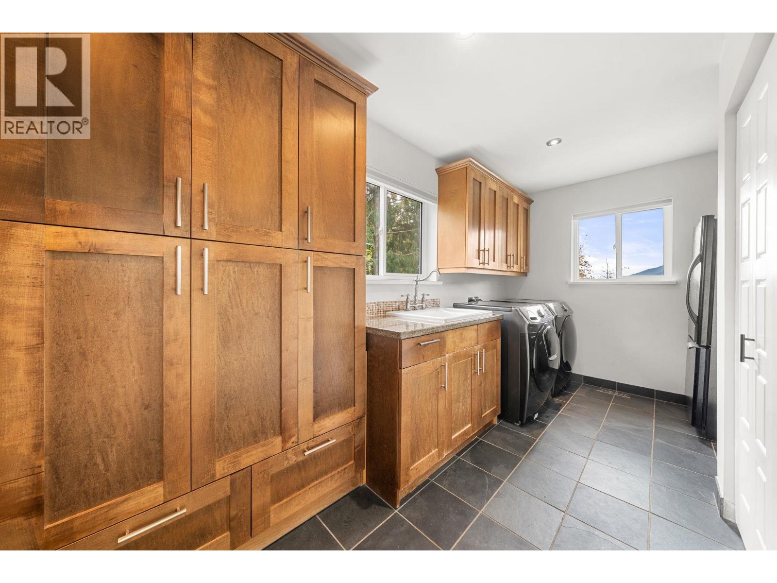 40222 SKYLINE DRIVE, Squamish - Image 1