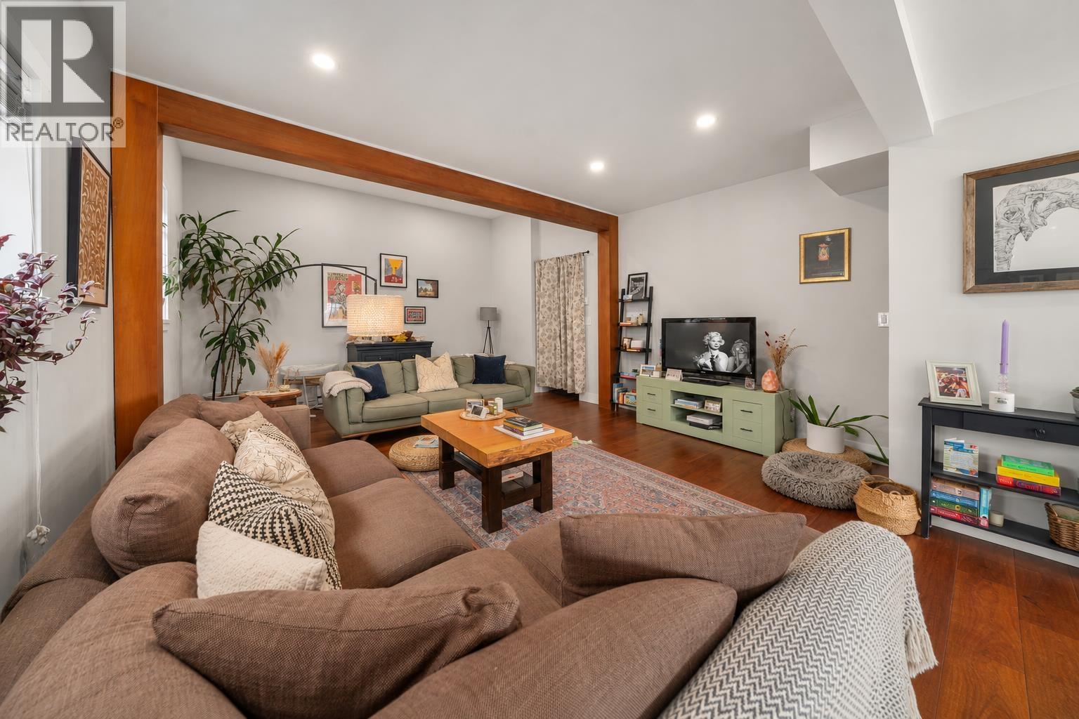 40222 SKYLINE DRIVE, Squamish - Image 1