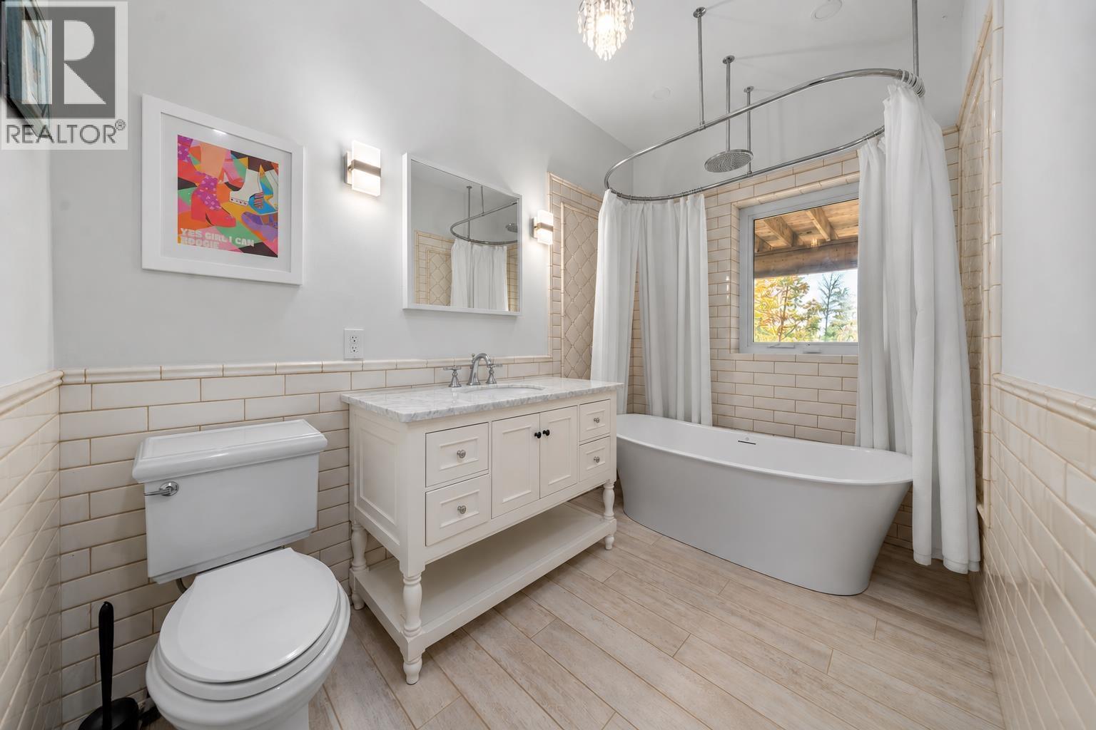 40222 SKYLINE DRIVE, Squamish - Image 1
