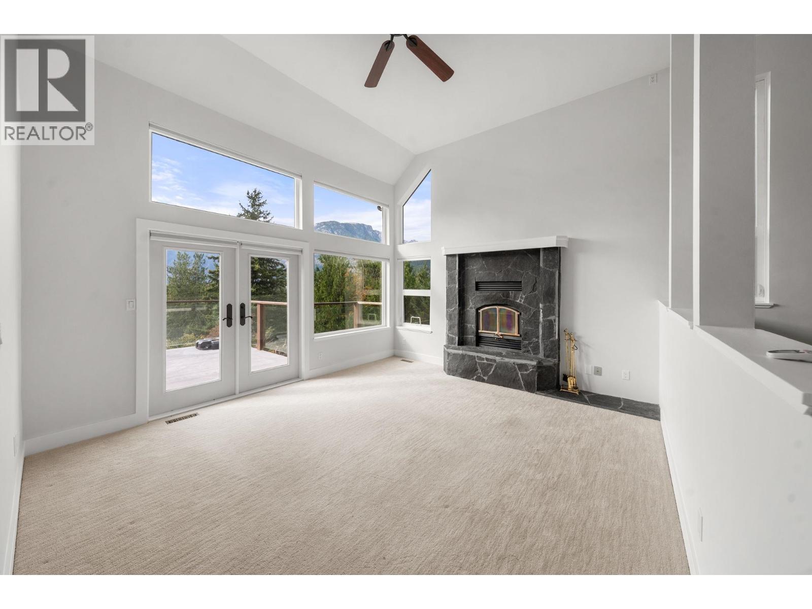 40222 SKYLINE DRIVE, Squamish - Image 1