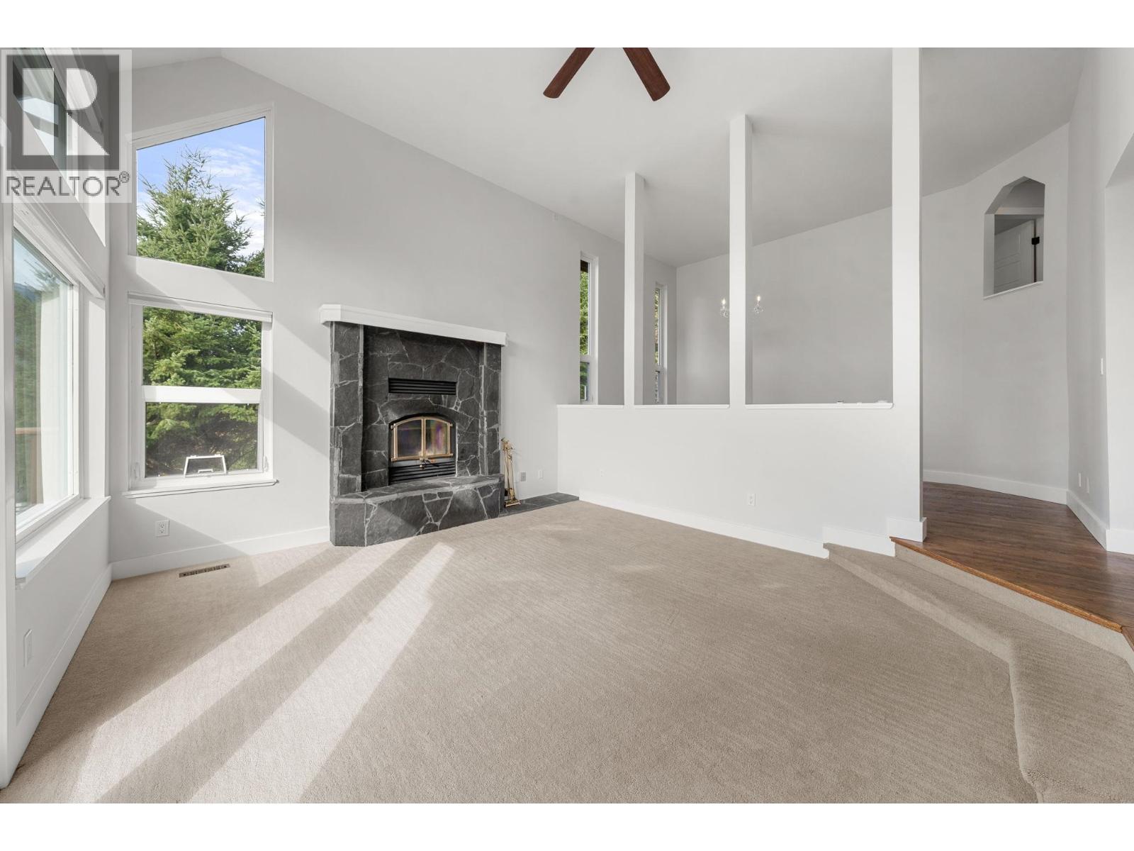 40222 SKYLINE DRIVE, Squamish - Image 1