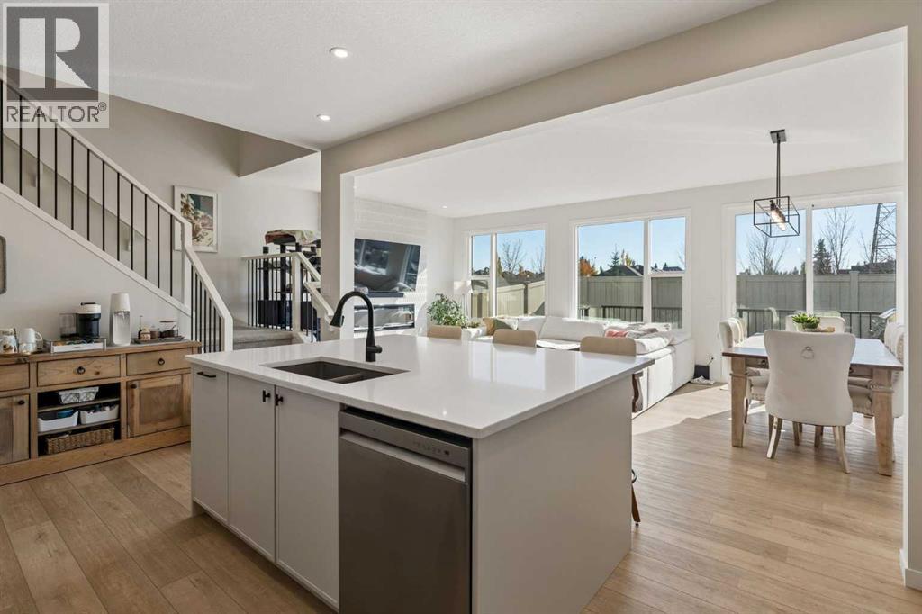 270 West Grove Lane SW, Calgary, Alberta, T3H6K8