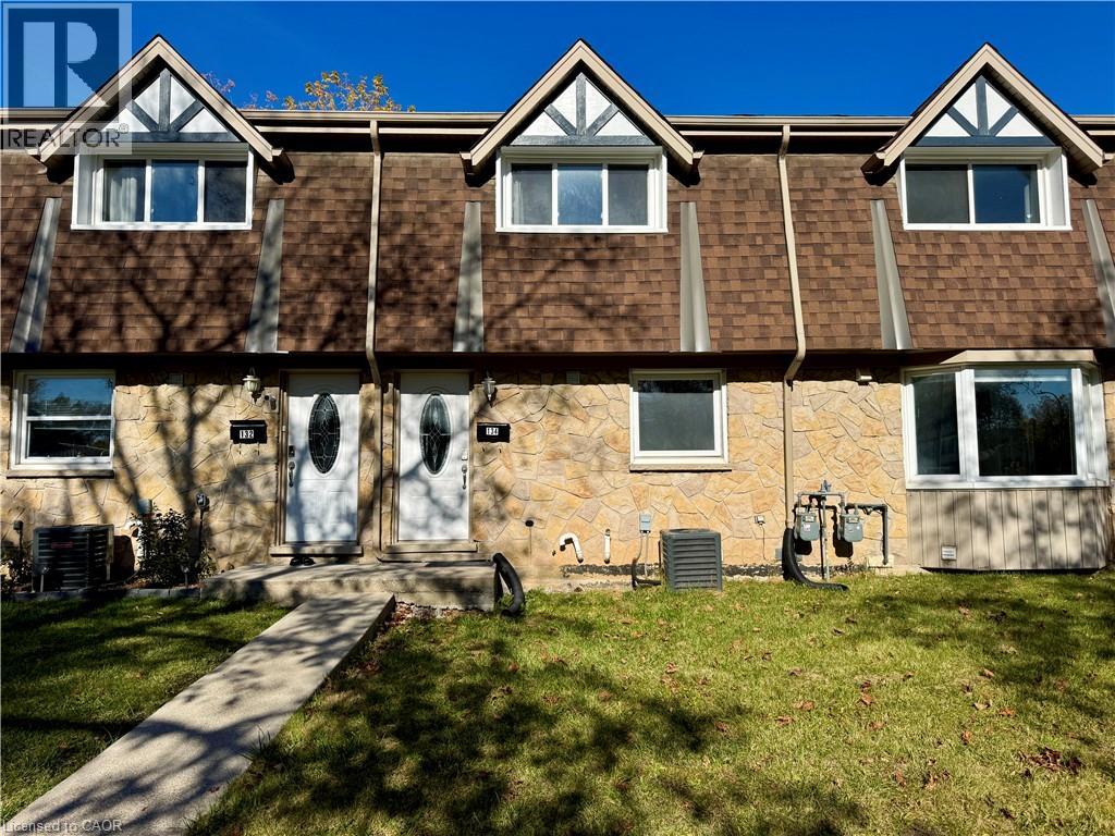 134 JANSEN Avenue — photo 3