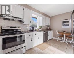 Kitchen - 660 Wickens Avenue, Burlington, ON L7T3T2 Photo 9
