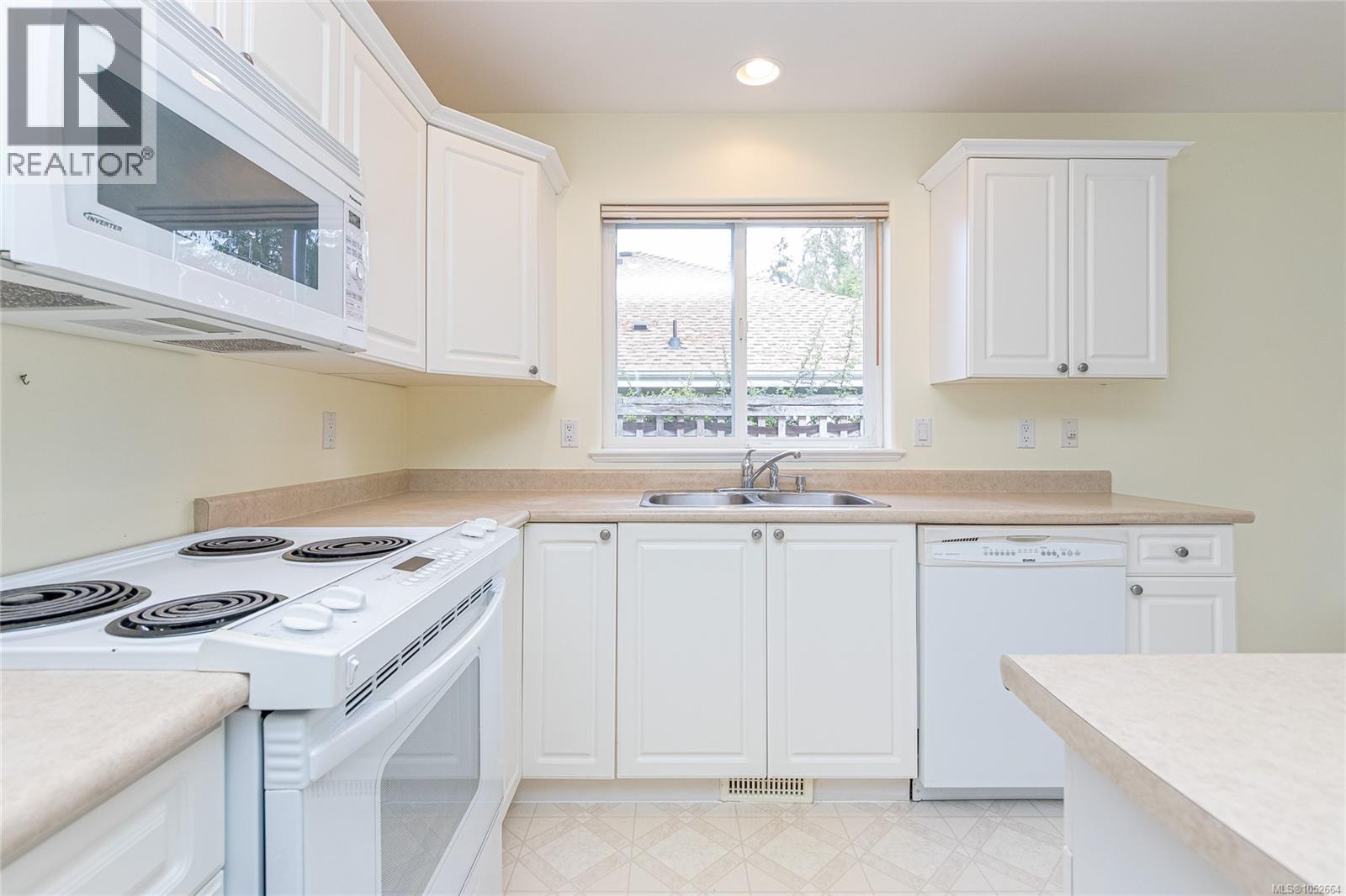 87 Bridgewater Lane, Parksville - Image 1