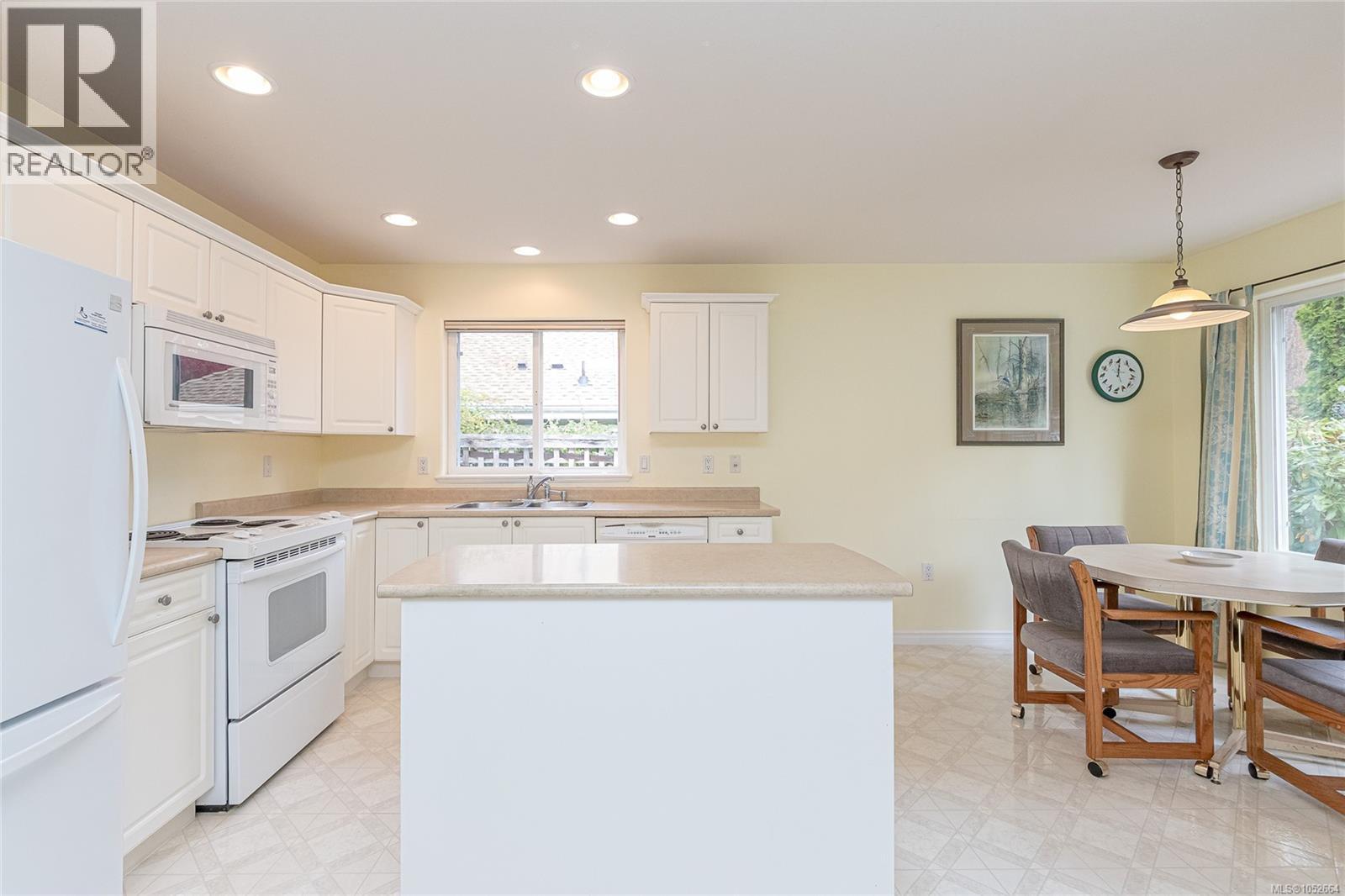 87 Bridgewater Lane, Parksville - Image 1