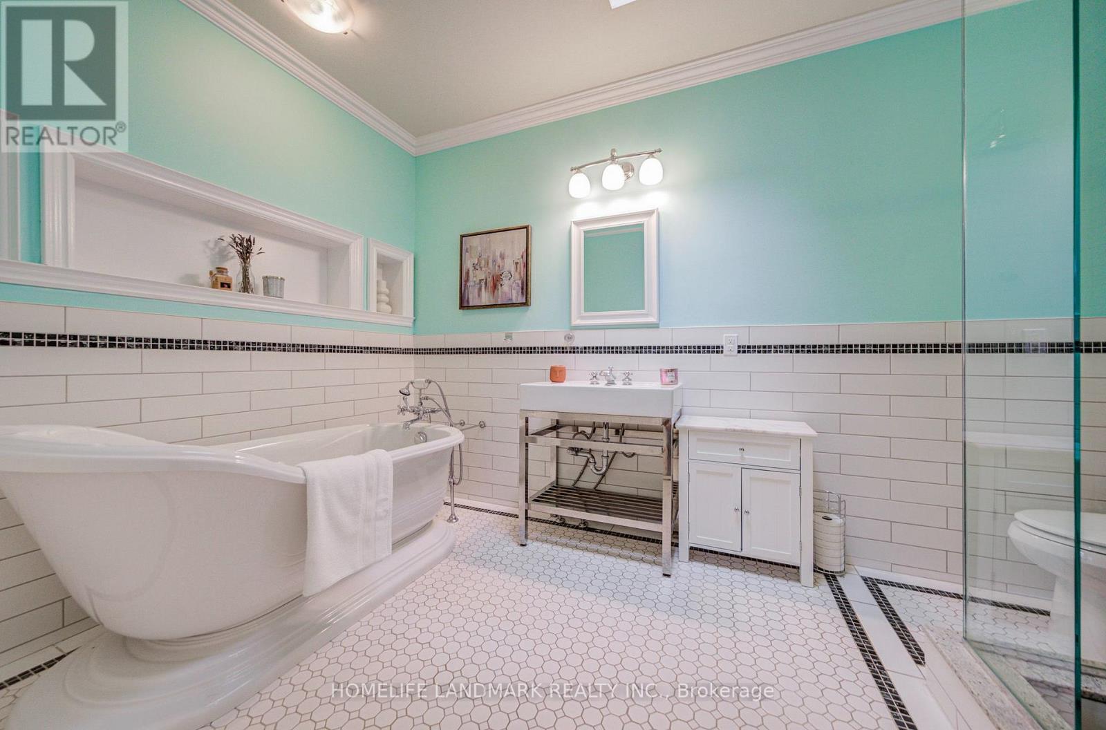 668 GARTH STREET - 25