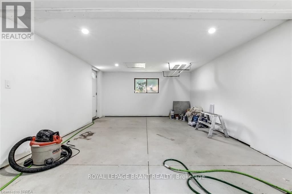 22 Kensington Avenue, Brantford, ON photo 21