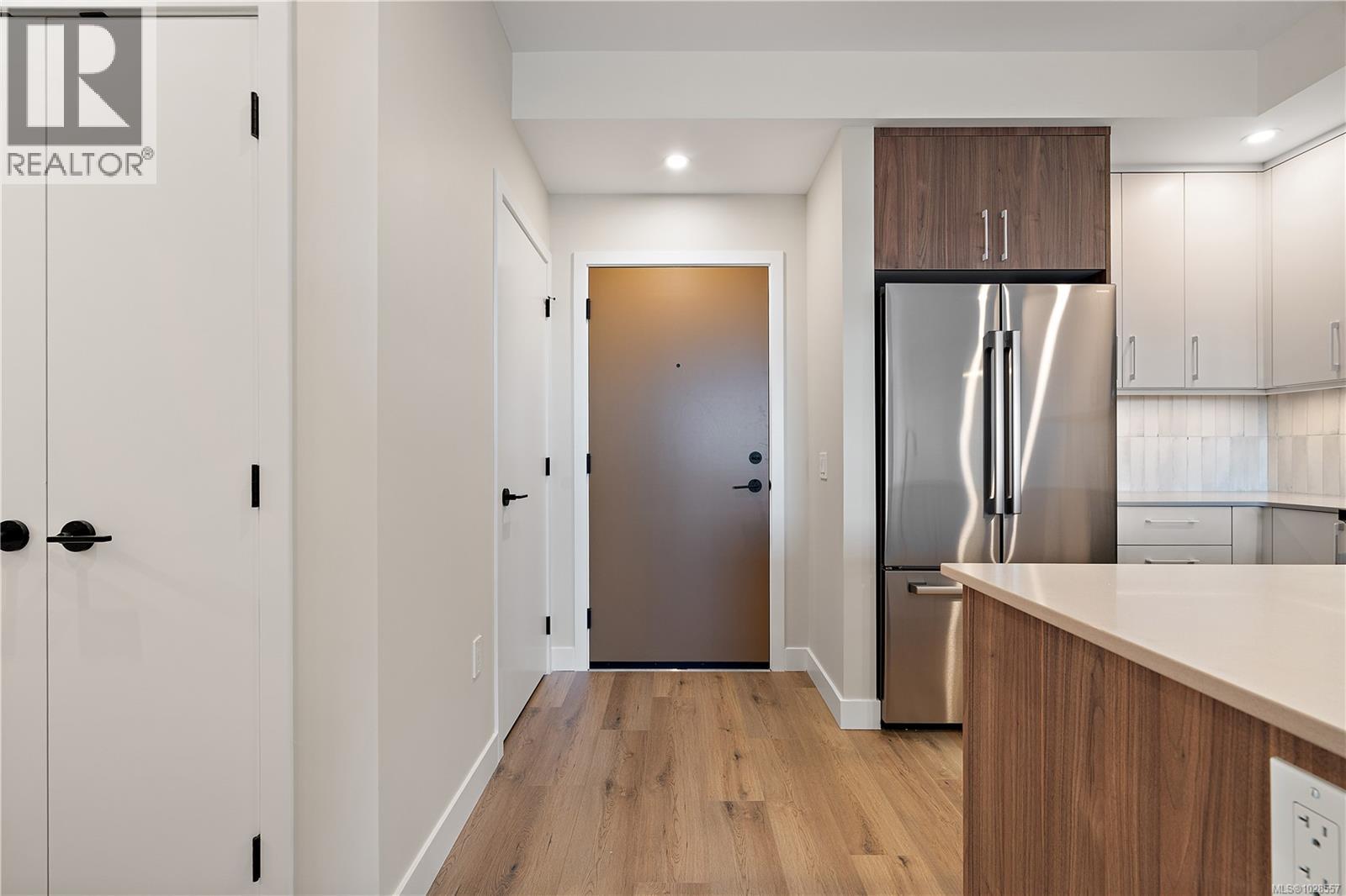 503 2881 Leigh Rd, Langford - Image 1