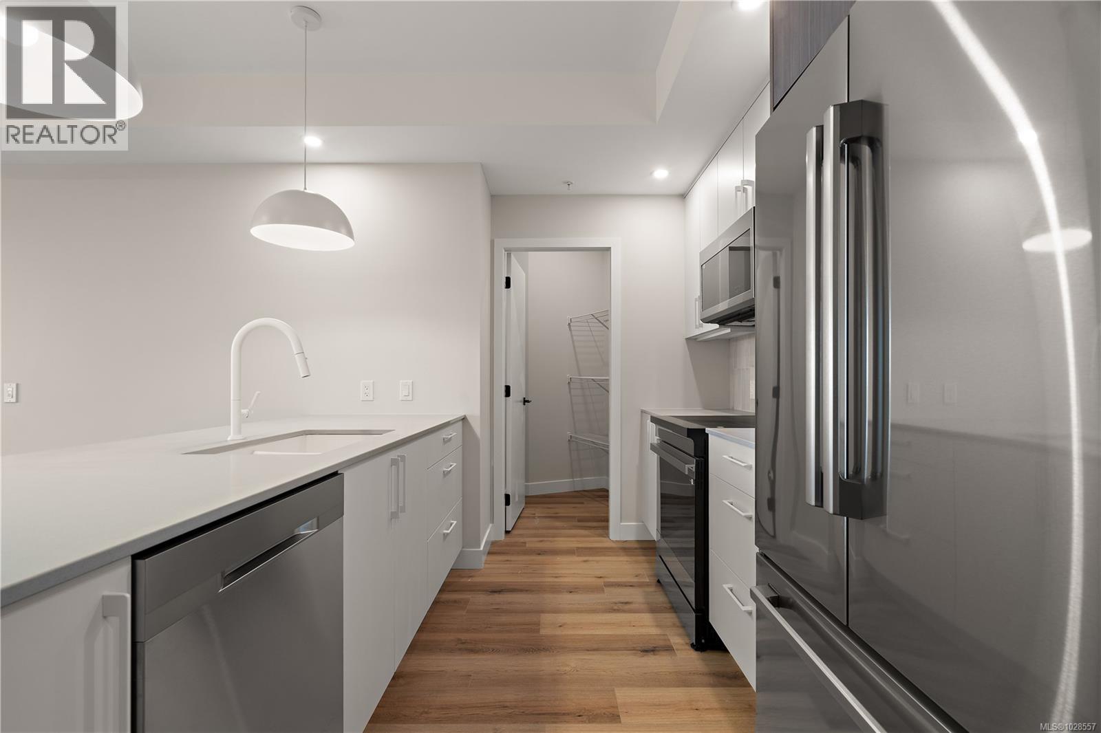 503 2881 Leigh Rd, Langford - Image 1