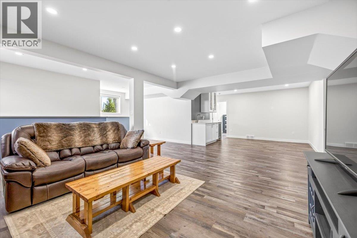1308 Cherrywood Boulevard, Sparwood - Image 1