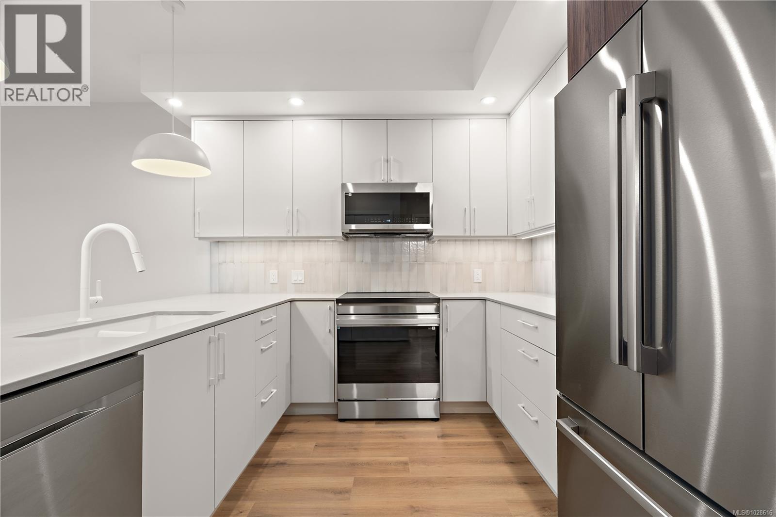 613 2881 Leigh Rd, Langford - Image 1