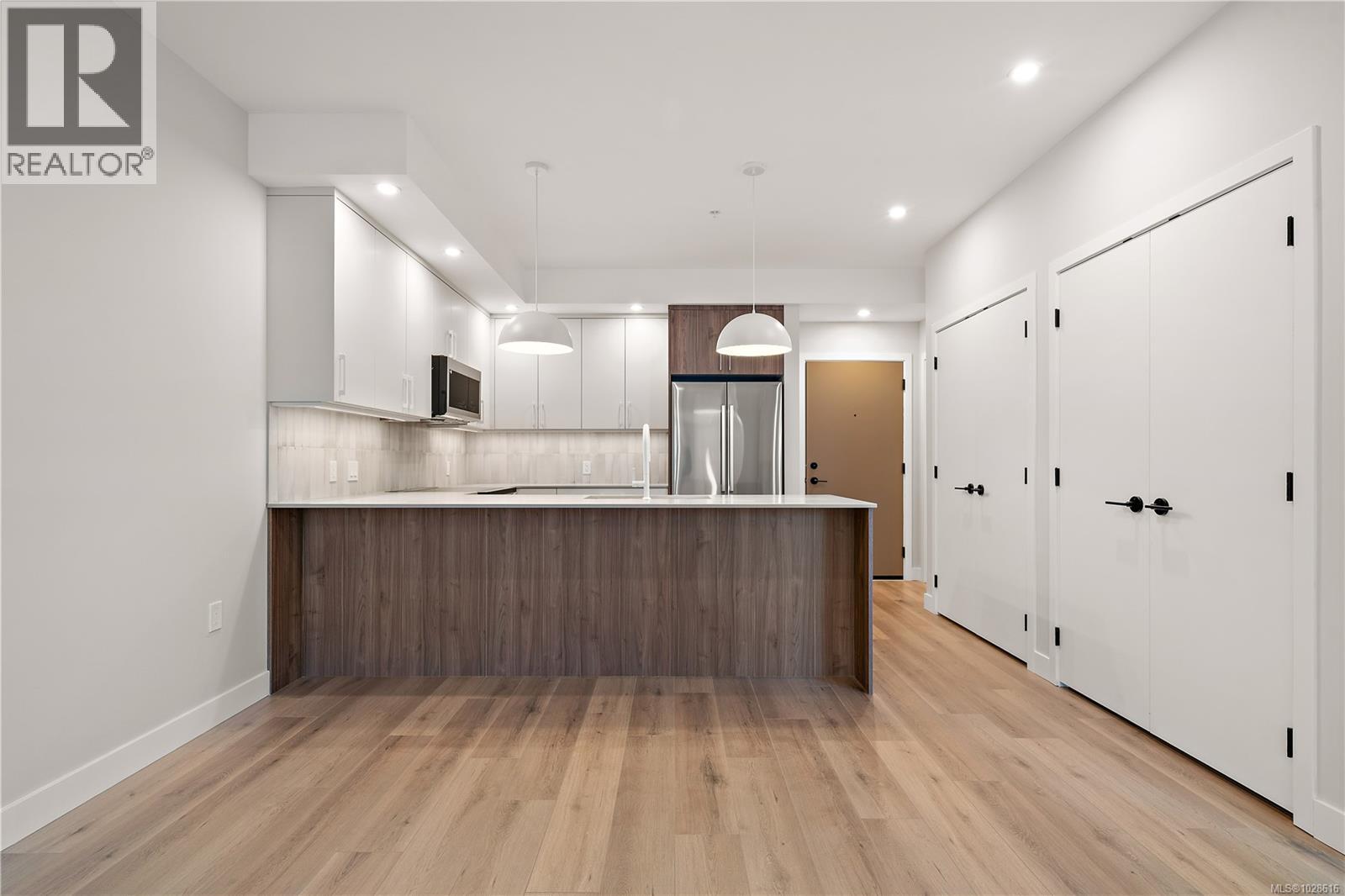 613 2881 Leigh Rd, Langford