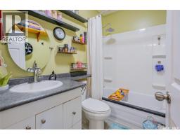 1135 K Avenue S, Saskatoon, SK S7M2G4 Photo 10
