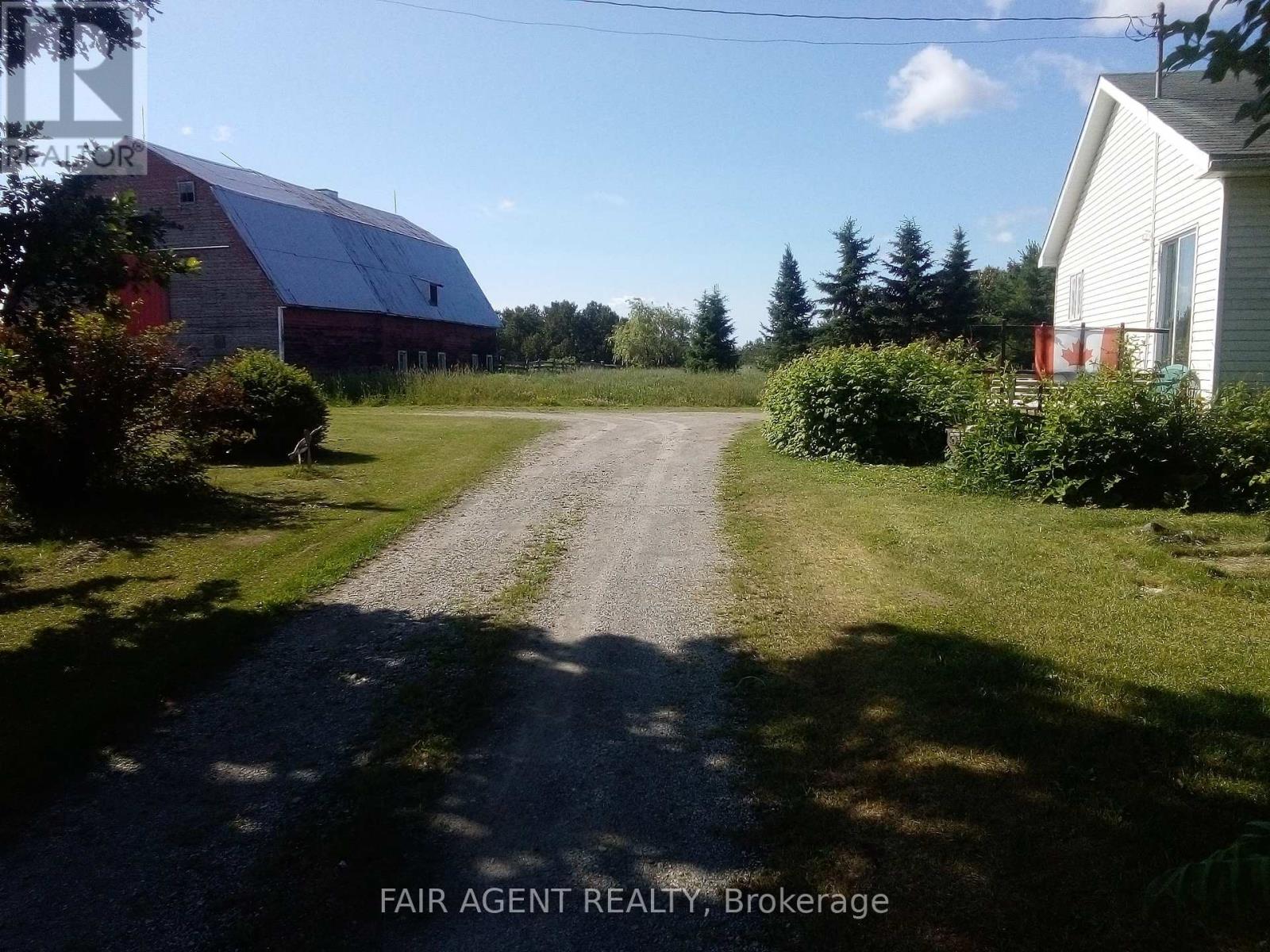 354451 HWY 624 photo 3