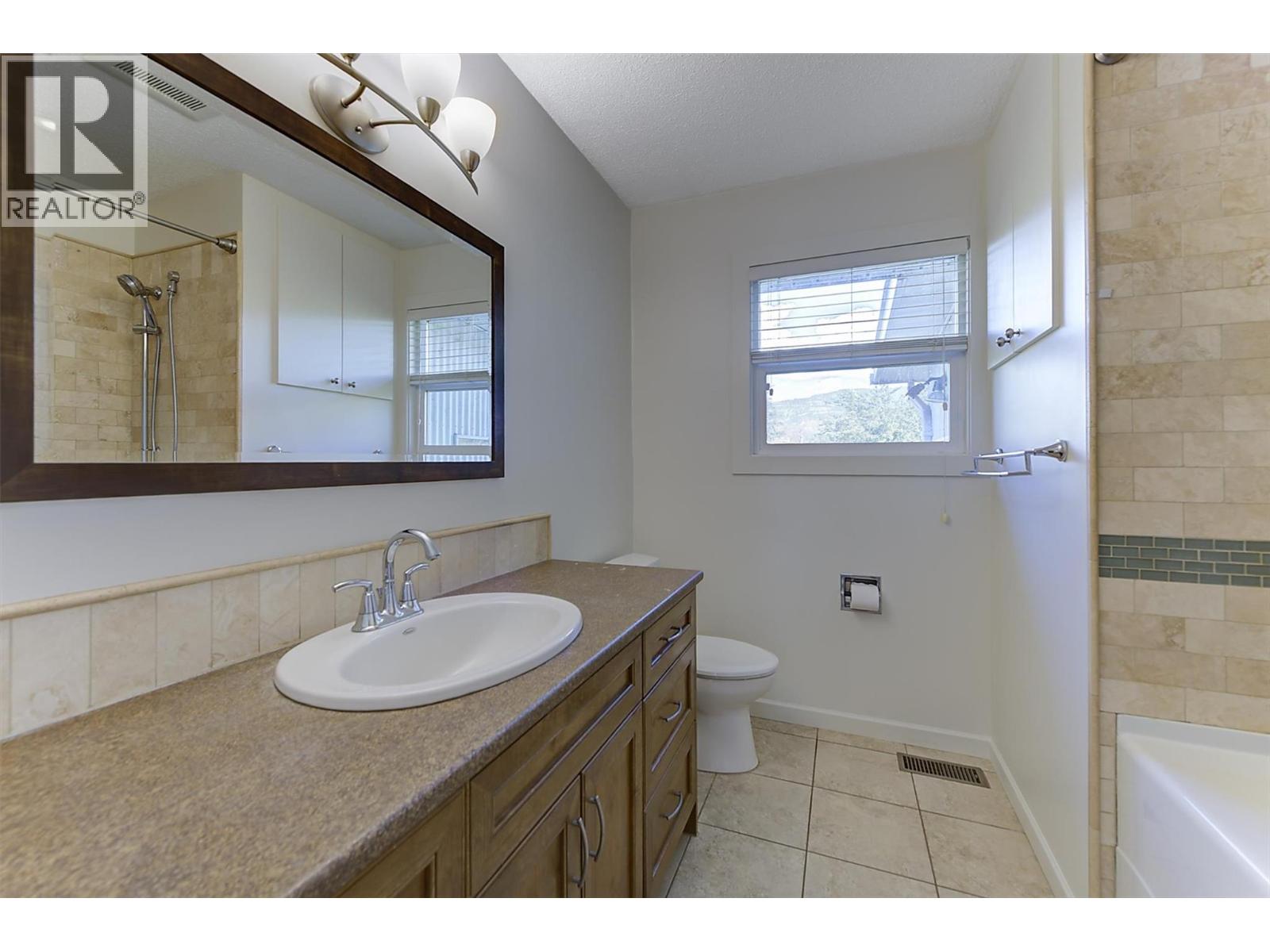 565 Dougall Road S, Kelowna - Image 1