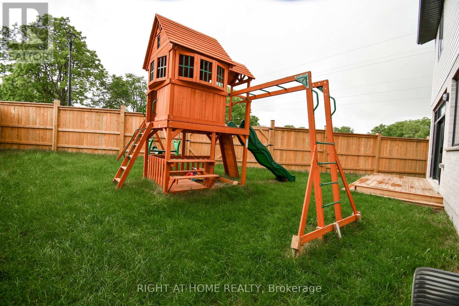 2705 Oriole photo 3