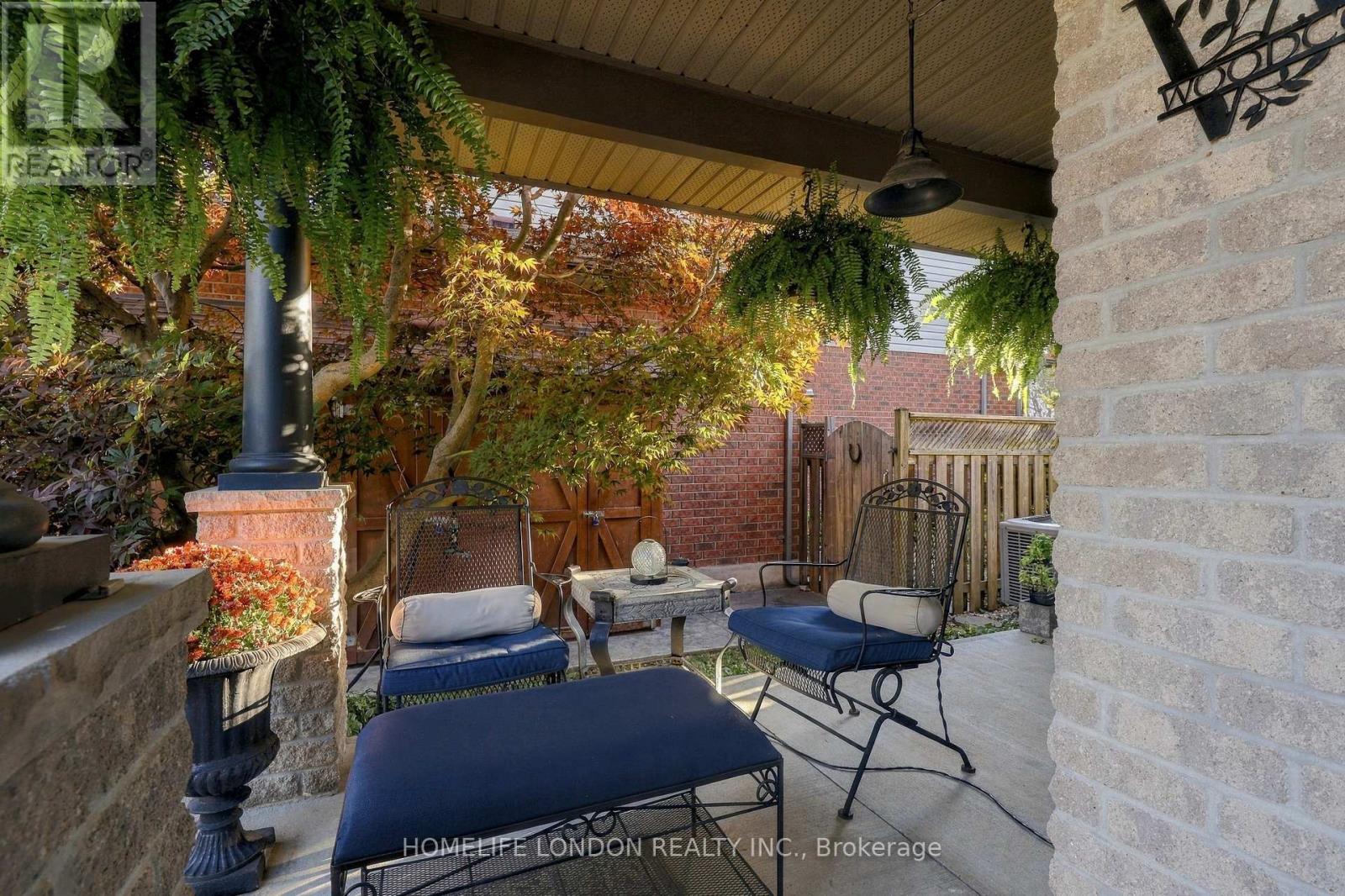 2195 Thornicroft photo 3