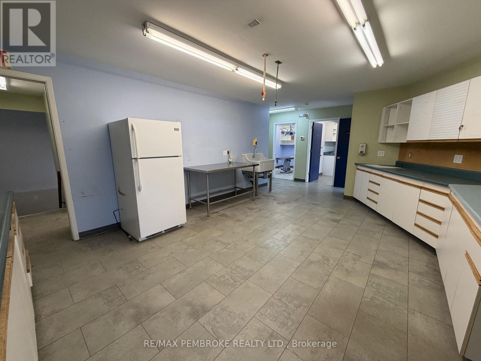 Commercial Properties for Sale in Petawawa – 3261 PETAWAWA BOULEVARD – By Peter Sagos - Image 9