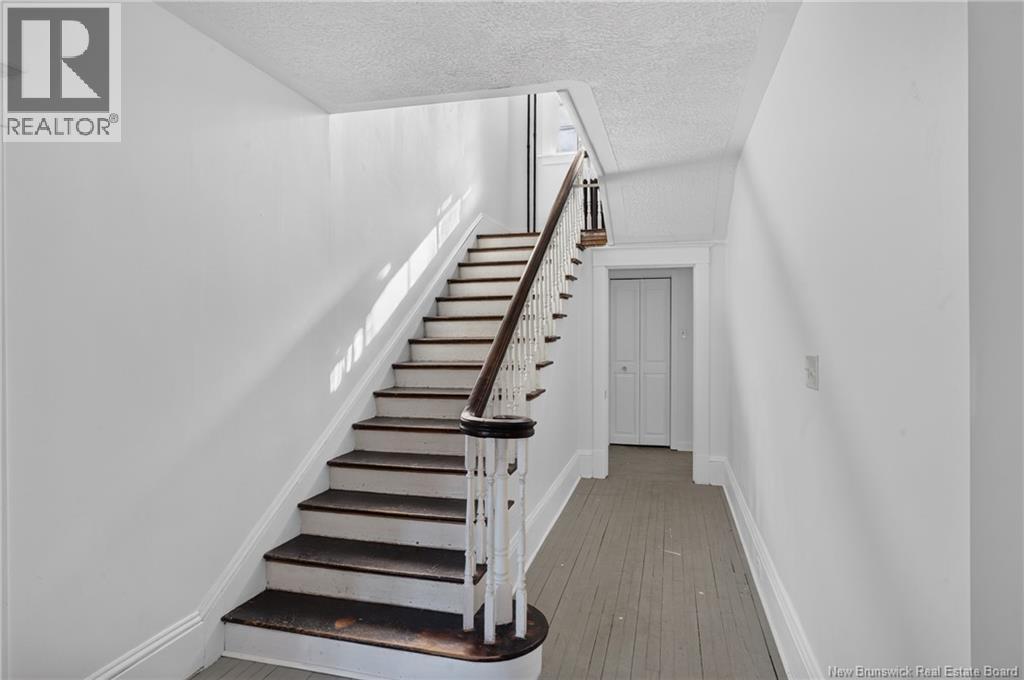 28 Dufferin Street photo 3