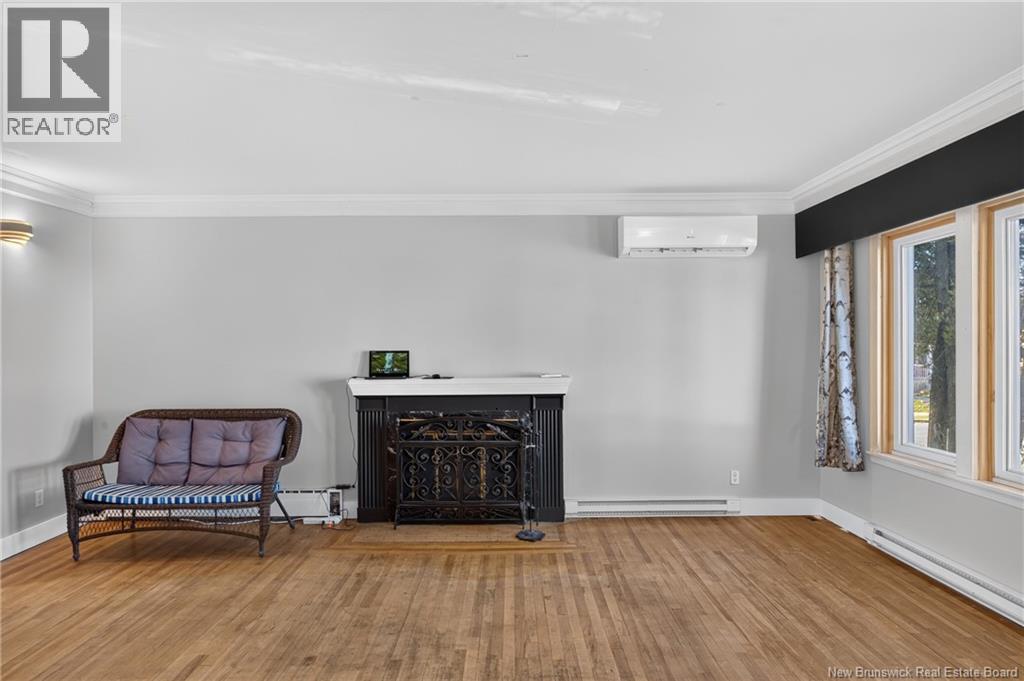 28 Dufferin Street photo 4