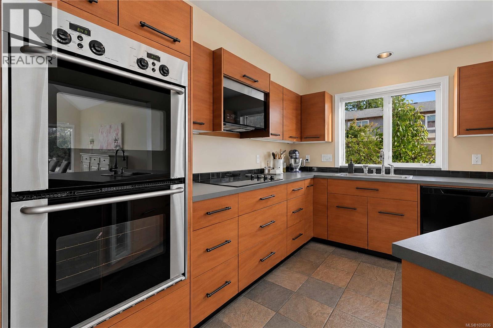  10189 West Saanich Road, North Saanich