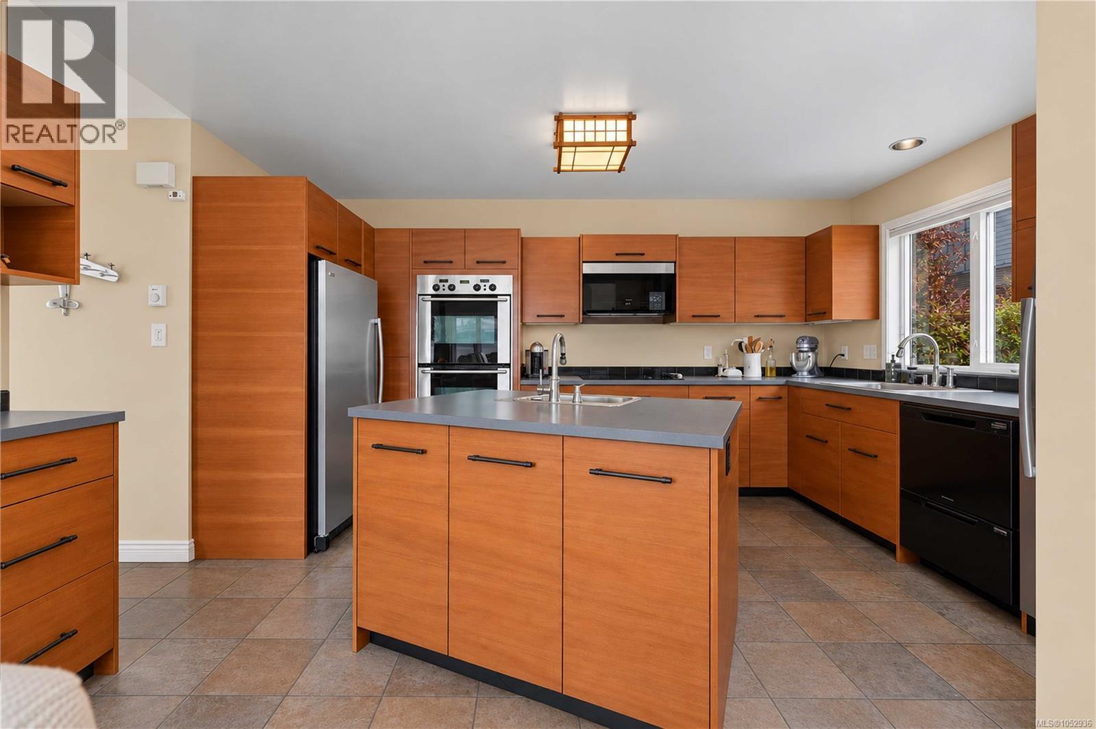  10189 West Saanich Road, North Saanich