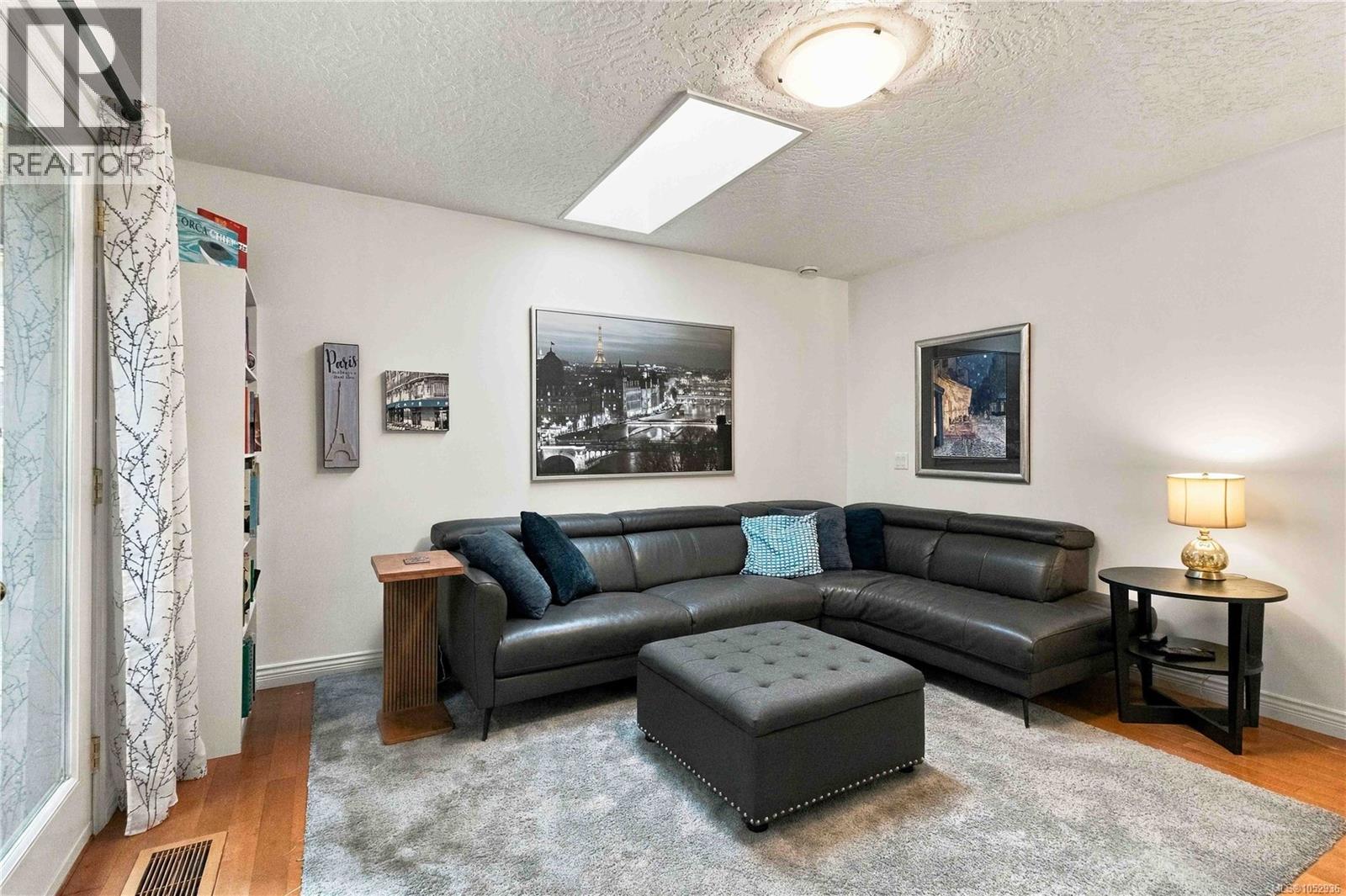  10189 West Saanich Road, North Saanich
