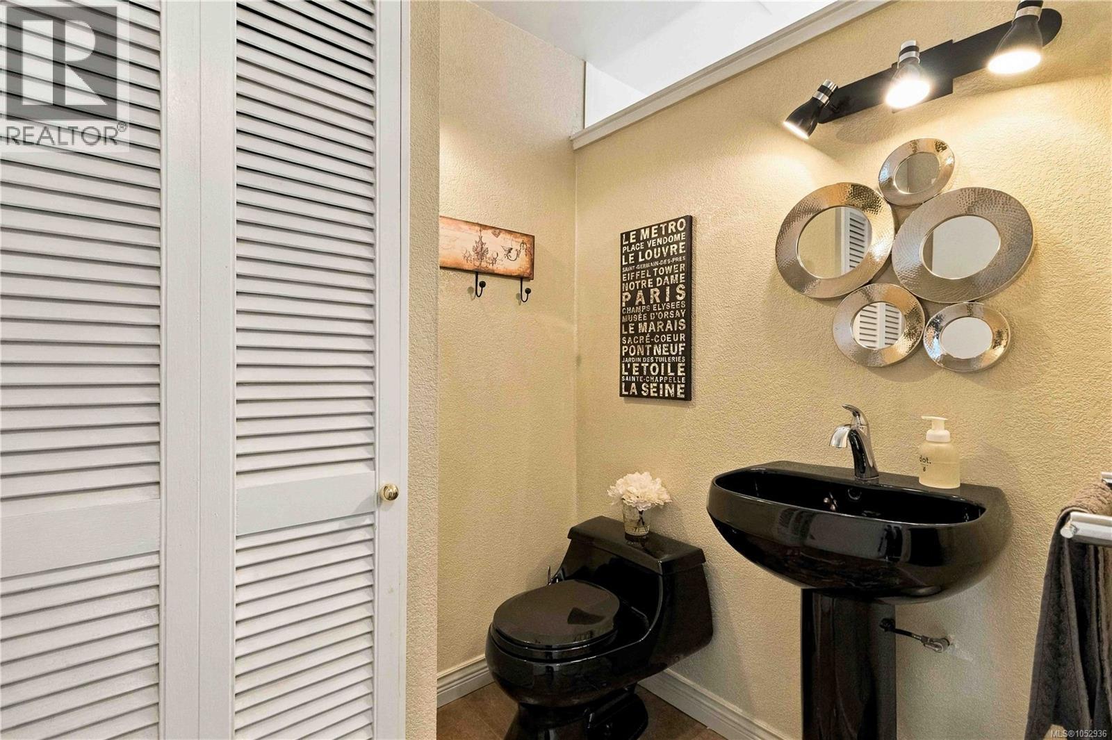  10189 West Saanich Road, North Saanich