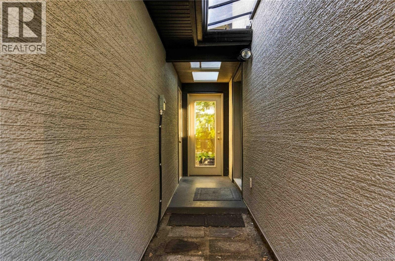  10189 West Saanich Road, North Saanich