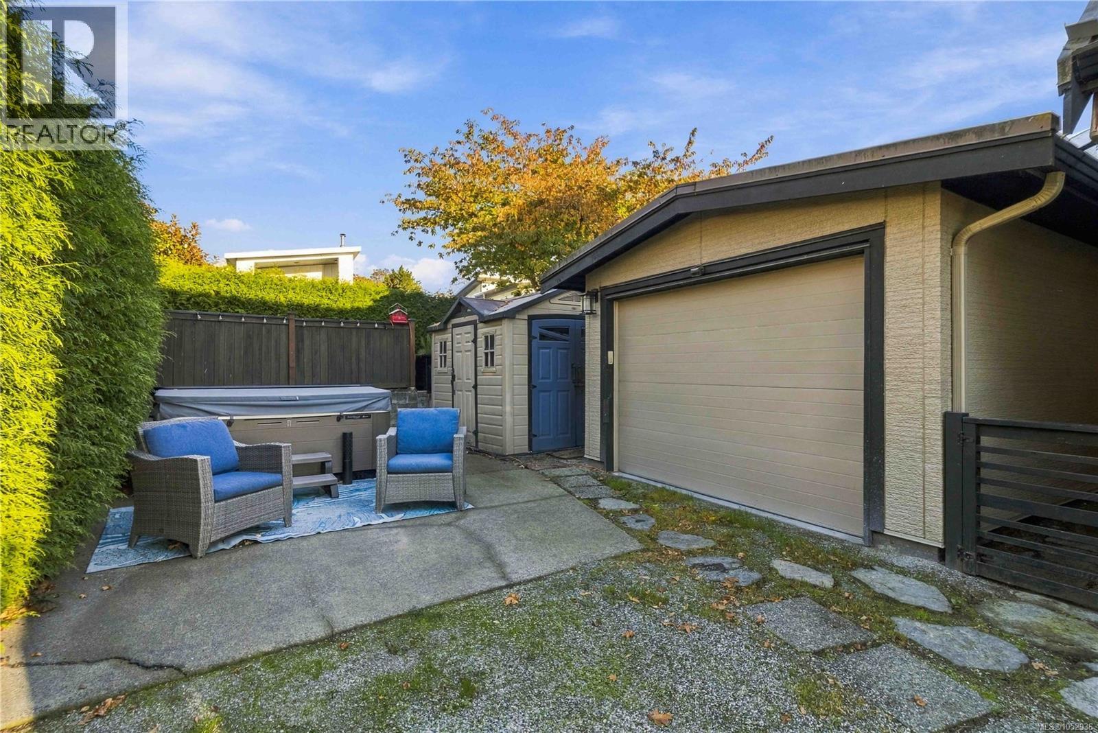  10189 West Saanich Road, North Saanich
