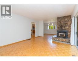 Ensuite - 955 Doumac Ave, Saanich, BC V8Y1M5 Photo 10