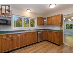 Bathroom - 955 Doumac Ave, Saanich, BC V8Y1M5 Photo 13