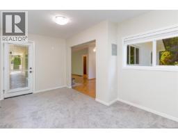 Primary Bedroom - 955 Doumac Ave, Saanich, BC V8Y1M5 Photo 16
