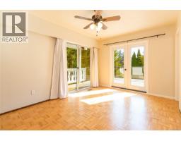 Living room - 955 Doumac Ave, Saanich, BC V8Y1M5 Photo 19