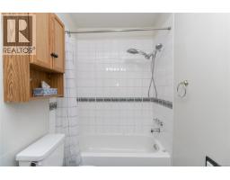 955 Doumac Ave, Saanich, BC V8Y1M5 Photo 25