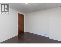 955 Doumac Ave, Saanich, BC V8Y1M5 Photo 30