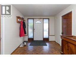 955 Doumac Ave, Saanich, BC V8Y1M5 Photo 33