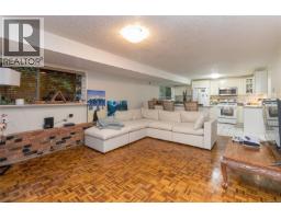 955 Doumac Ave, Saanich, BC V8Y1M5 Photo 36